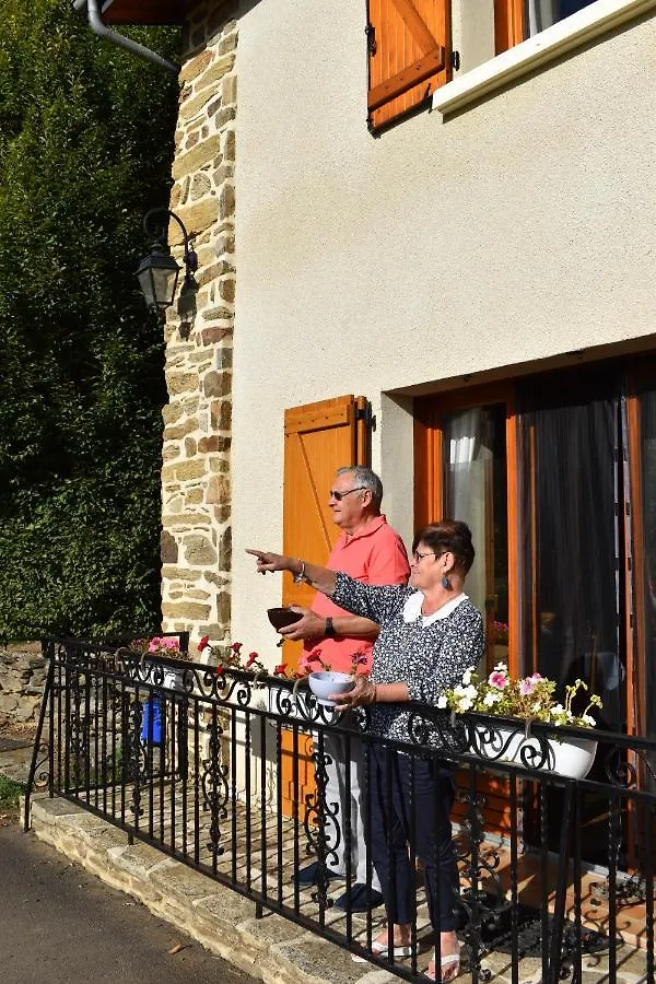 Villa Le jardin fleuri à Bonnac  Hébergement de vacances Bonnac (Cantal)