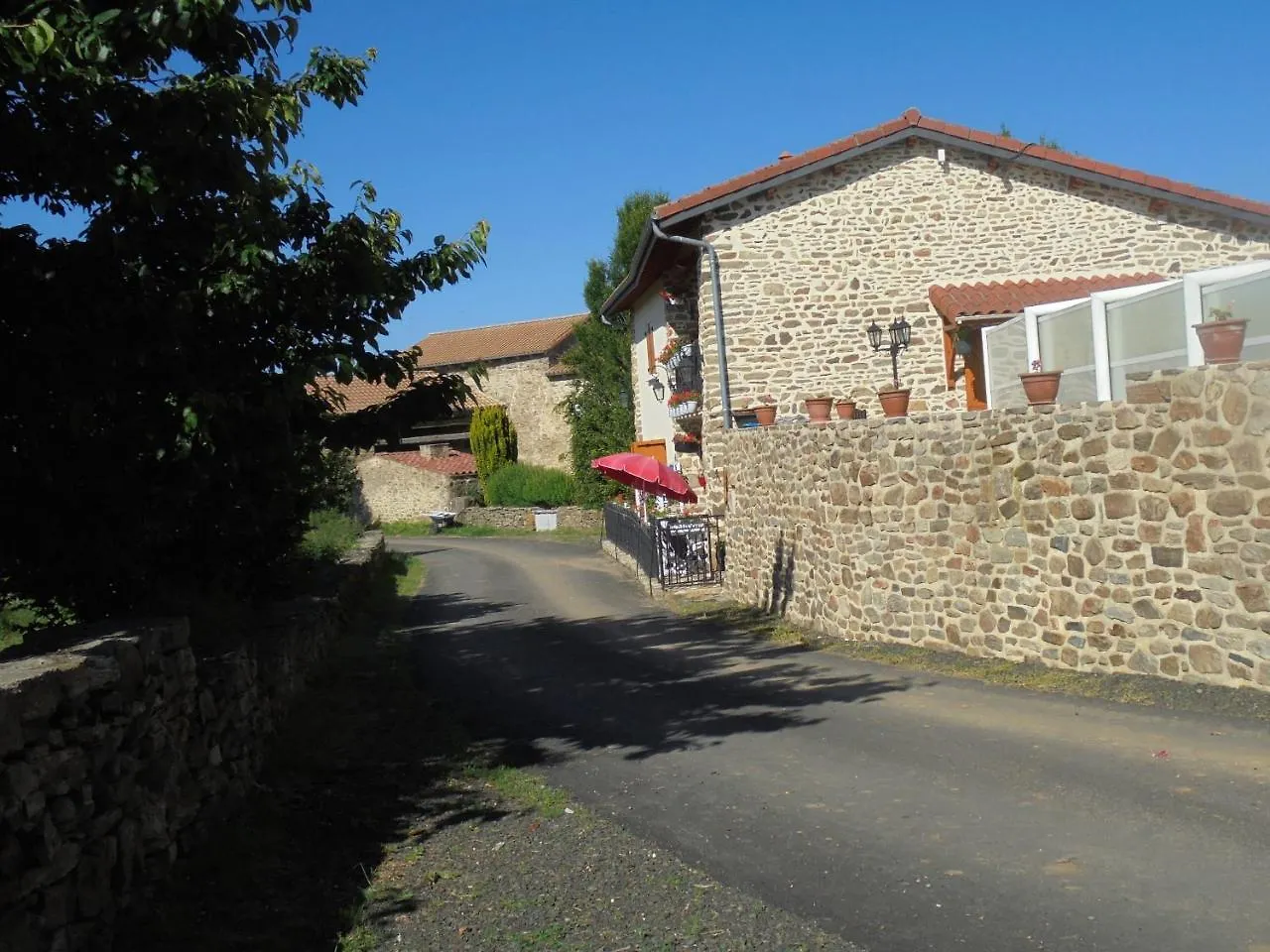 Au Bon Accueil Anciennement Le Jardin Fleuri Villa Bonnac  Holiday home Bonnac (Cantal)